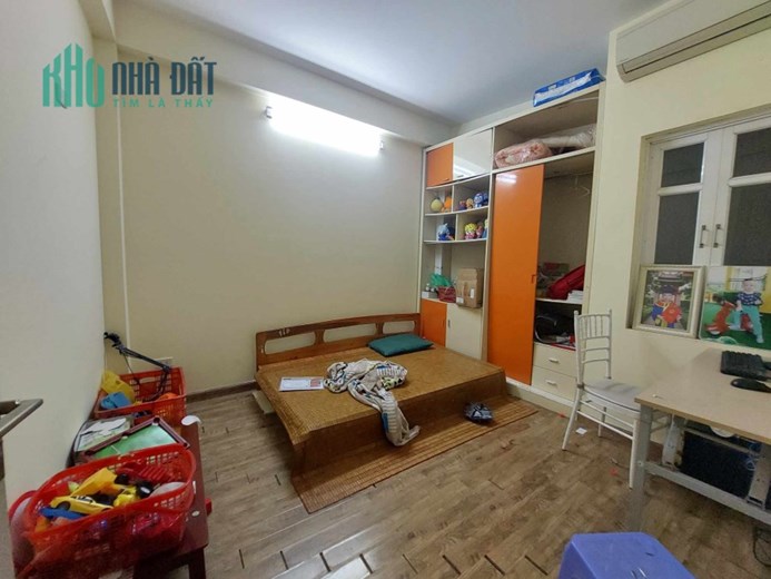 Cho thuê nhà, HGĐ, 30m2, 4T, 3N, nội thất cơ bản, 10 tr, Đội Cấn.