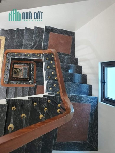 Bán toà Building Nguyễn Văn Cừ - Long Biên 115m2 xây 8 tầng 1 hầm thang máy