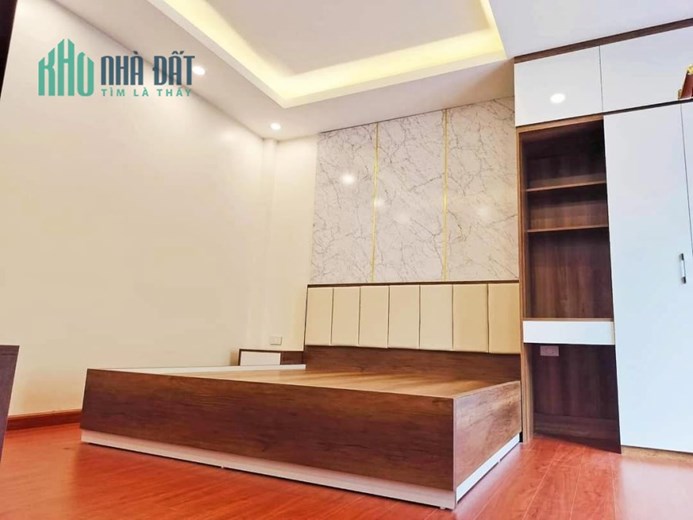 Có 1 không 2 ! Xuân La, 5 Tầng mới, 40m2, nội thất tiền tỷ, sổ riêng, gần hồ, chỉ nhỉnh 4 tỷ