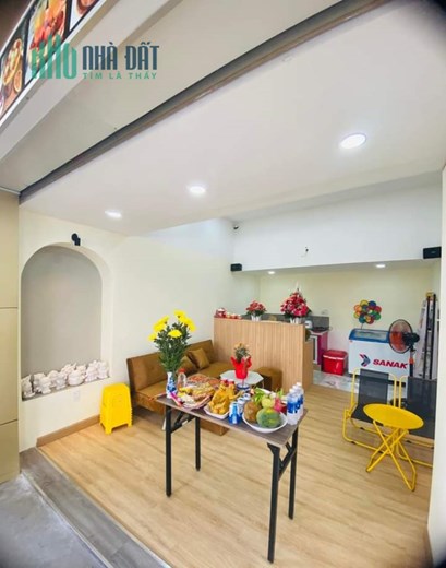Cần sang quán trà sữa, chè thái tô tượng  Địa chỉ: Tân Bình, Hồ Chí Minh