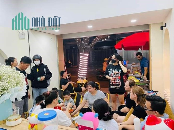 Cần sang quán trà sữa, chè thái tô tượng  Địa chỉ: Tân Bình, Hồ Chí Minh