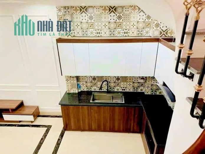 CẦN BÁN GẤP NHÀ 5 TẦNG GẦN CHỢ MƠ QUẬN HAI BÀ TRƯNG DT:35M2 x 5 TẦNG x 3 NGỦ x MT:4M x 50M RA MẶT