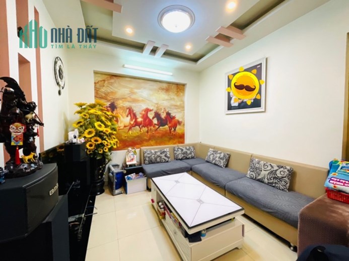 Bán gấp nhà phố Thiên Lôi, 50m 4 tầng ngõ nông GIÁ 2.39 tỉ gần AEON