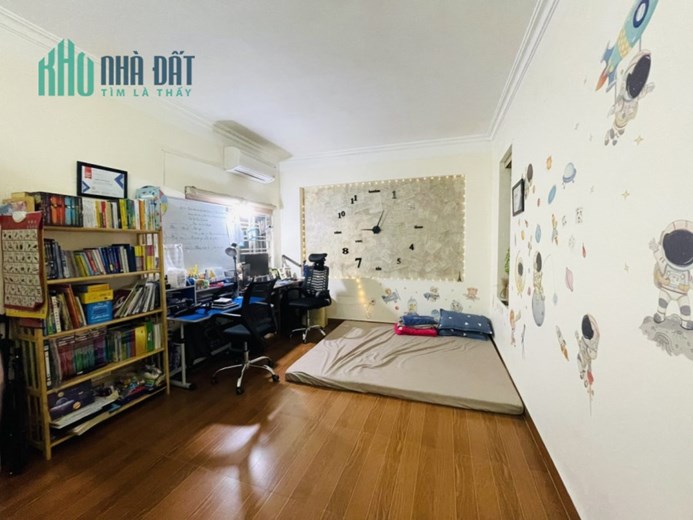 Bán gấp nhà phố Thiên Lôi, 50m 4 tầng ngõ nông GIÁ 2.39 tỉ gần AEON