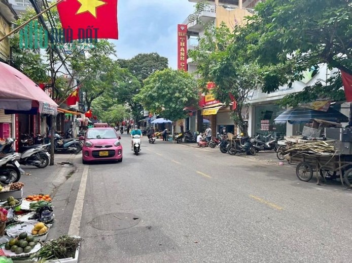 Bán nhà 2 tầng mặt đường Hàng Kênh kinh doanh sầm uất, diện tích 64m GIÁ 9.8 tỉ