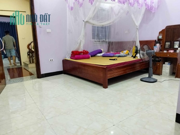 Chính chủ bán ! 3 tầng, dân xây, 63m2, ngõ thông, ô tô, ô bàn cờ, gần trường, gần KCN Bắc Thăng