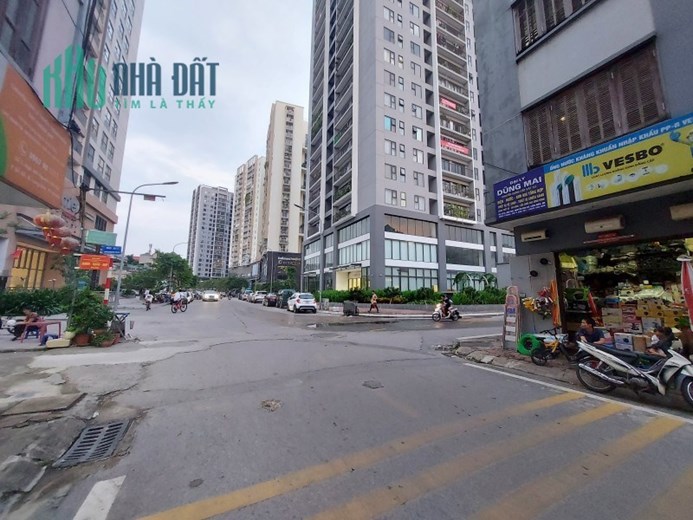 NHÀ ĐẸP MẶT PHỐ NGUYỄN VĂN CỪ  VỊ TRÍ ĐẮC ĐỊA, MẶT TIỀN RỘNG - SIÊU HIẾM,  THANG MÁY, CỬA NGÕ