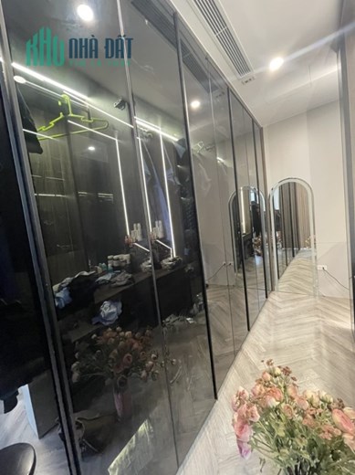 NHÀ ĐẸP MẶT PHỐ NGUYỄN VĂN CỪ  VỊ TRÍ ĐẮC ĐỊA, MẶT TIỀN RỘNG - SIÊU HIẾM,  THANG MÁY, CỬA NGÕ