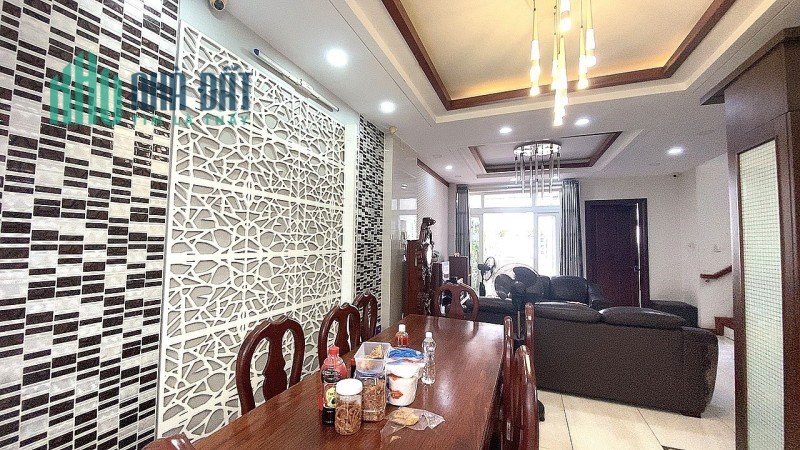 BÁN NHÀ TÂN BÌNH HXH 110M2 OTO VÀO NHÀ 5 TẦNG NGANG 7,6M HIẾM VÕ THÀNH TRANG 13.5 TỶ.