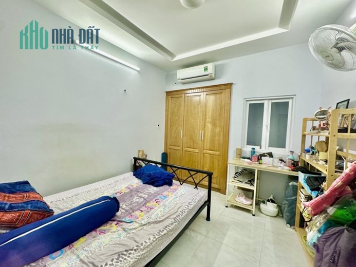Lạc Long Quân gần chợ Tân Bình - 45m2 - 4 tầng - giá 5.x tỷ.