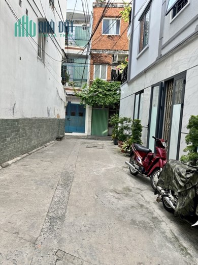Lạc Long Quân gần chợ Tân Bình - 45m2 - 4 tầng - giá 5.x tỷ.