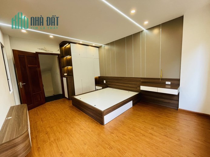 Bán nhà Trương Định, 5 tầng, xây mới, đẹp, hiện đại, gần oto, tiện ích chỉ 4 tỷ.