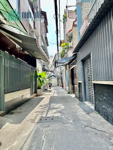 GIẢM 2 TỶ - NHÀ sát HXH HUỲNH VĂN BÁNH PHÚ NHUÂN-  NHÀ ĐẸP-TẶNG FULL NỘI THẤT CAO CẤP