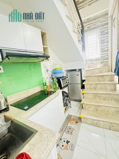 Nhà phố hiện đại Thành Thái, Quận 10, sổ sẵn, hẻm xe hơi, DTSD140m2,  4tỷ9.