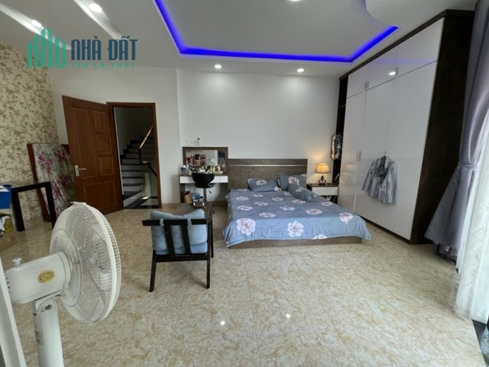Bán căn nhà góc 2 mặt tiền KĐT VCN Phước Long