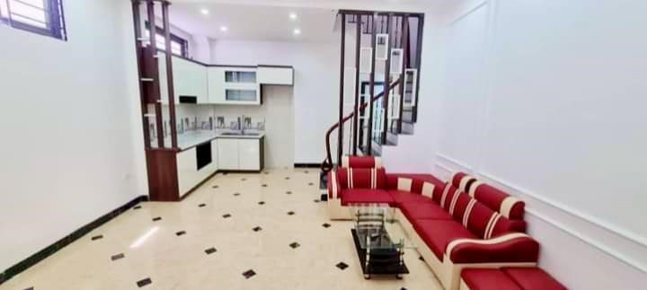 BÁN NHÀ 5 TẦNG GẦN CHỢ MƠ QUẬN HAI BÀ TRƯNG. DT:35M2 x 5 TẦNG x 3 NGỦ x MT:4M x 50M RA MẶT PHỐ -