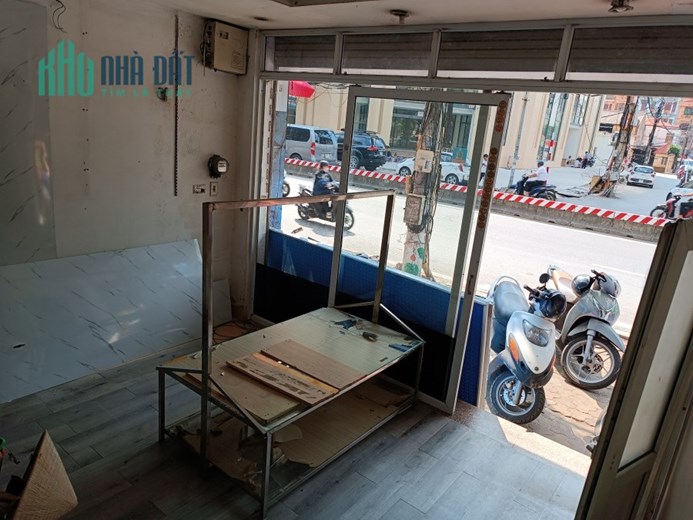 TÌM NGƯỜI THUÊ NGUYÊN CĂN MẶT PHỐ LẠC LONG QUÂN, 4 TẦNG 3 NGỦ