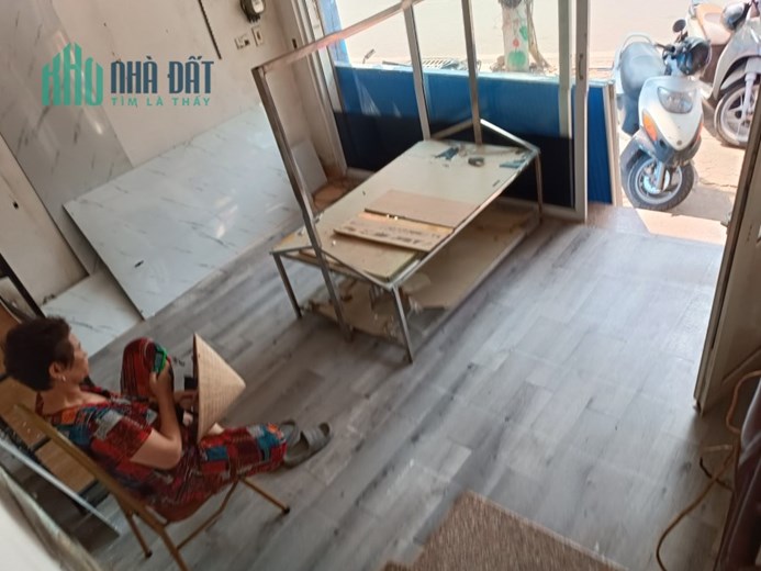 TÌM NGƯỜI THUÊ NGUYÊN CĂN MẶT PHỐ LẠC LONG QUÂN, 4 TẦNG 3 NGỦ