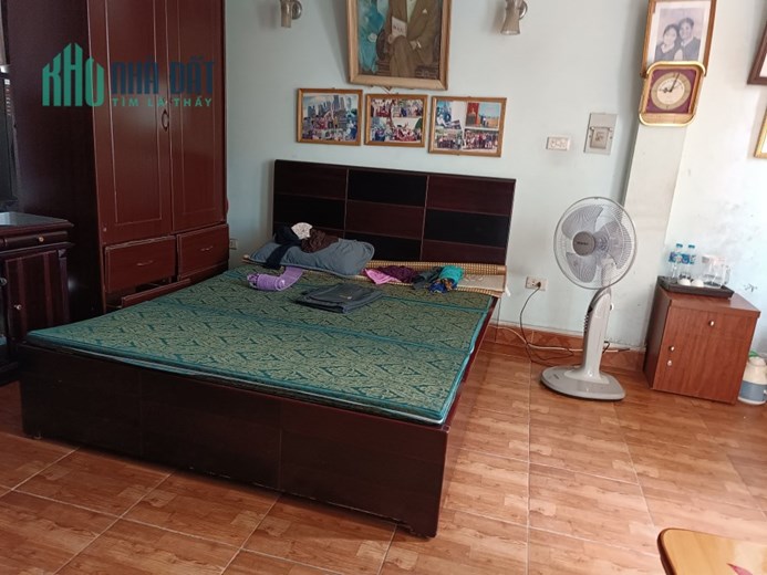 TÌM NGƯỜI THUÊ NGUYÊN CĂN MẶT PHỐ LẠC LONG QUÂN, 4 TẦNG 3 NGỦ