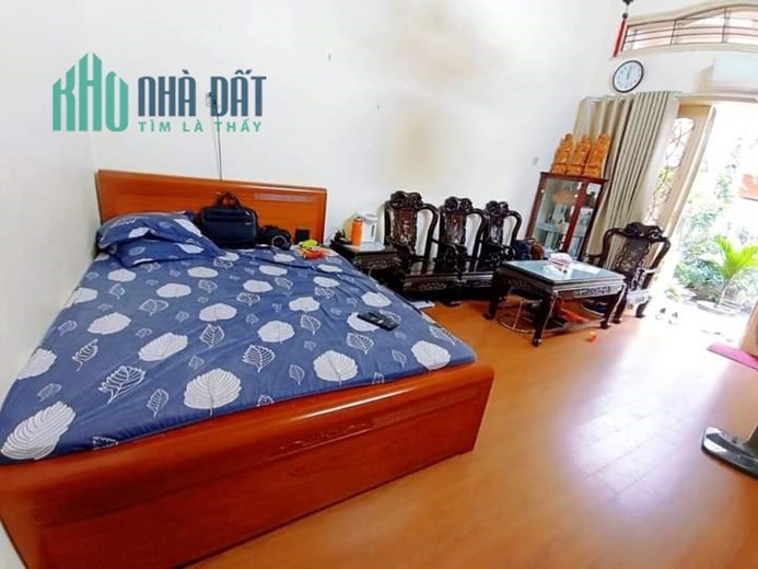 Bán Nhà Phố Đặng Văn Ngữ 172/180m2 x 2 tầng, gần Phố, ngõ nông, hạ chào 3 tỷ, giá chào mới 200tr/m2.