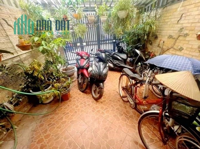 Bán Nhà Phố Mai Dịch 82m2 x 4 tầng , phân lô ô tô tránh , 4 phòng ngủ đầy đủ công năng, giá hơn 15