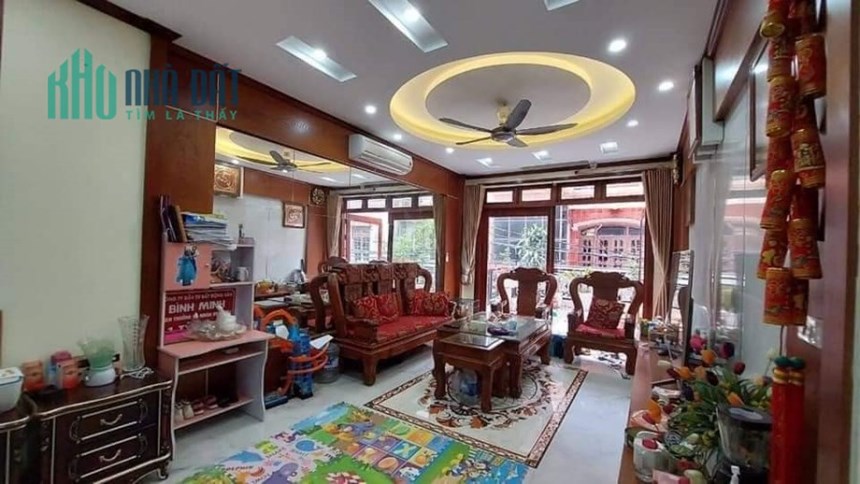 ÂU CƠ - GARA 7 CHỖ, THANG MÁY, NỘI THẤT CHÂU ÂU 10.2 TỶ