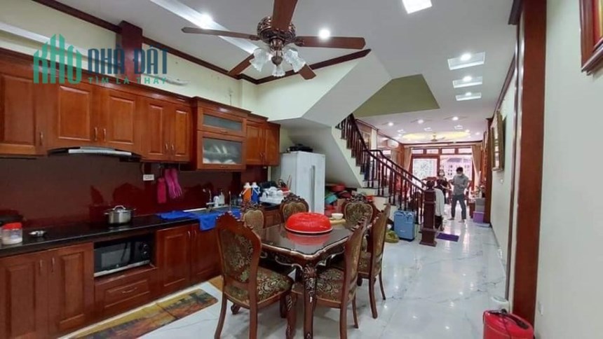 ÂU CƠ - Ô TÔ TRÁNH, THANG MÁY XỊN, NỘI THẤT CHÂU ÂU 10.1 TỶ