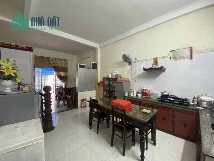 TRẢ NGÂN HÀNG CẦN BÁN GẤP, NHÀ 3 TẦNG, Ô TÔ ĐỖ CỬA, 70M2, TRUNG TÂM HẢI CHÂU, HÀNG XÓM TOÀN CÁN BỘ