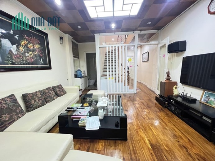 Bán nhà phố Trung Kính, 80m2, 5T, MT 5.5m, vỉa hè, ô tô tránh, ở sướng Giá 16 tỷ
