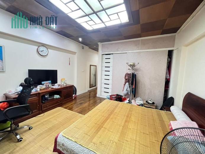 Bán nhà phố Trung Kính, 80m2, 5T, MT 5.5m, vỉa hè, ô tô tránh, ở sướng Giá 16 tỷ