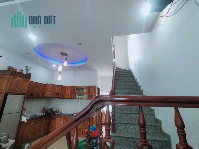BÁN GẤP NHÀ MẶT TIỀN 3 TẦNG ĐƯỜNG 15M GẦN BẾN XE PHÍA BẮC, CÓ 1 MẶT KIỆT 4M, 60M2.