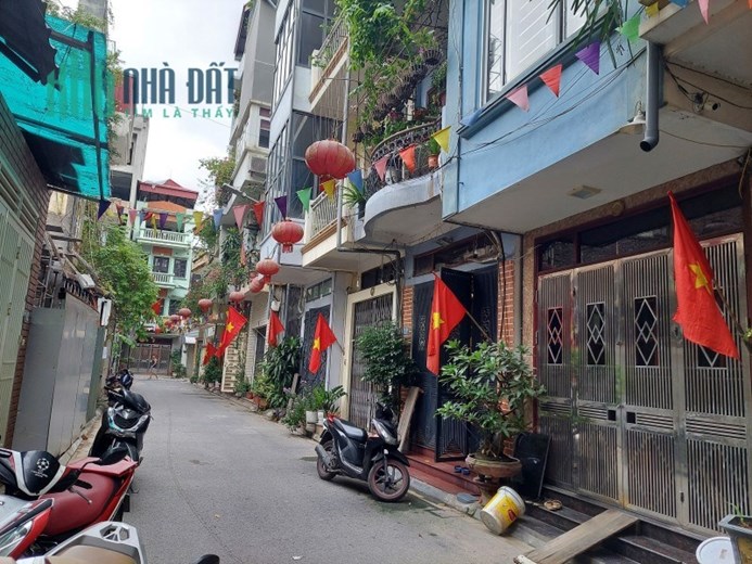 TRUNG TÂM GIA THỤY - PHÂN LÔ - Ô TÔ - PHỐ VIP - AN SINH CỰC ĐỈNH