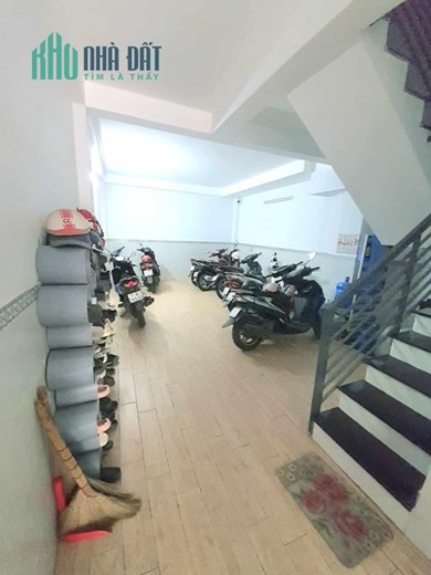 BÁN Căn Hộ Dịch Vụ - 17 PHÒNG TRỌ- DÒNG TIÊN 700 TRIỆU/NĂM - Ngay Sau Lưng ĐH VĂN LANG - NGUYỄN