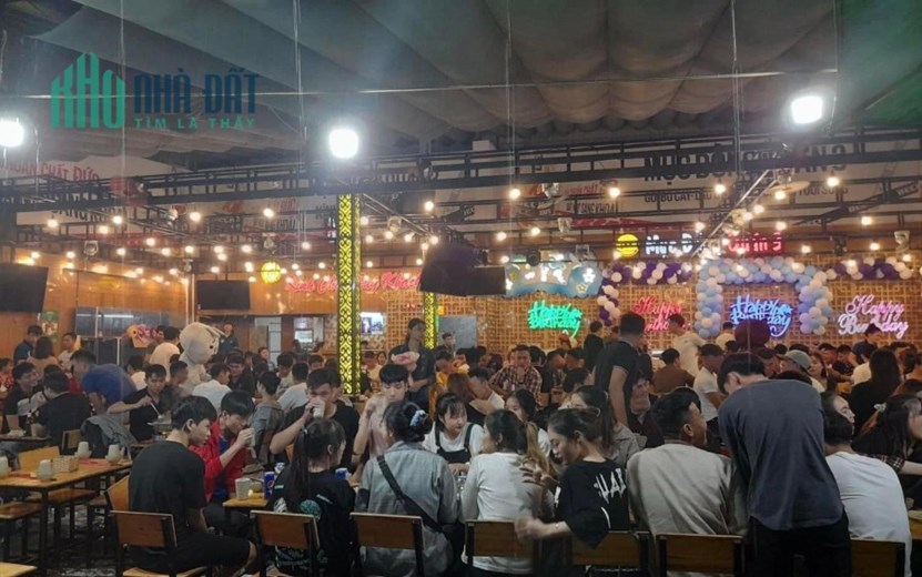 𝐂𝐇𝐎 𝐓𝐇𝐔𝐄̂ MẶT BẰNG 250M2 PHAN TỨ - KHU PHỐ ĐÊM ẨM THỰC ĐÀ NẴNG