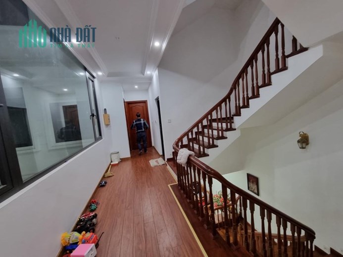 BÁN NHÀ ĐẸP DT38M2 x 4T MT 4.6M  NGÕ 175 LẠC LONG QUÂN OTO 7 CHỖ VÀO NHÀ KD TỐT CHỈ 5,2 TỶ