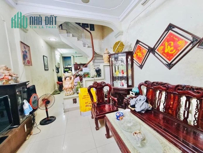 Bán gấp Nguyễn Văn Cừ 60m2, 5 tầng, hơn 5 tỷ Long Biên Hà Nội.