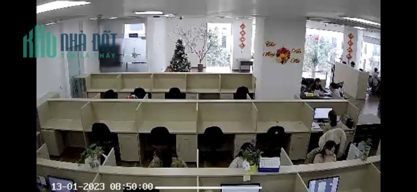Cho thuê nhà tầng 3 tòa tháp đông- Chung cư HVQP, Tây Hồ, 241m2, 56 tr/tháng.