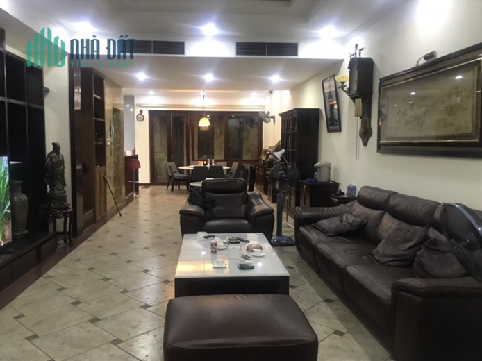 Bán nhà phố Tân Ấp, Ba Đình, 145m2, KD, oto, giá 30 tỷ, hung8st