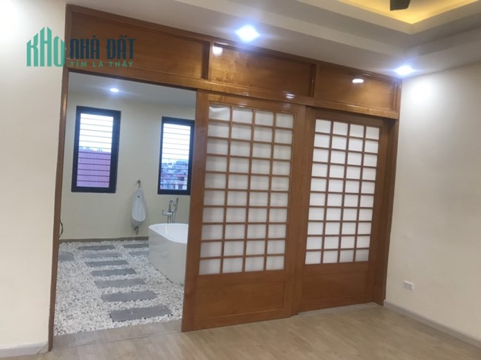Bán nhà phố Tân Ấp, Ba Đình, 145m2, KD, oto, giá 30 tỷ, hung8st