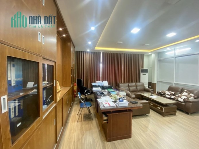 CẦN TIỀN BÁN NHANH NHÀ 4 TẦNG ĐINH TIÊN HOÀNG - NGANG 7M - CÓ THANG MÁY