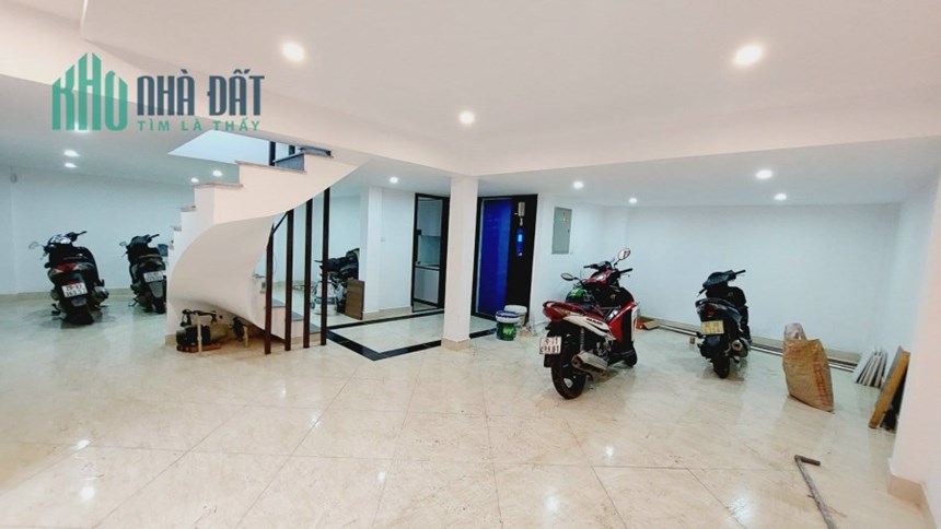 NGHI TÀM - GARA 7 CHỖ, THANG MÁY, NỘI THẤT CHÂU ÂU 10.2 TỶ