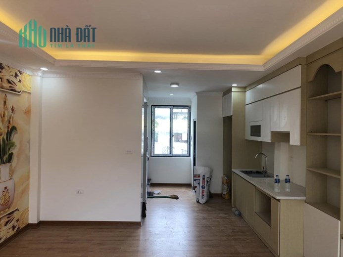 Cần bán ngôi nhà 6 tầng phố Ngọc Khánh, 45m, mới 100%, nội thất đồng bộ, cao cấp.