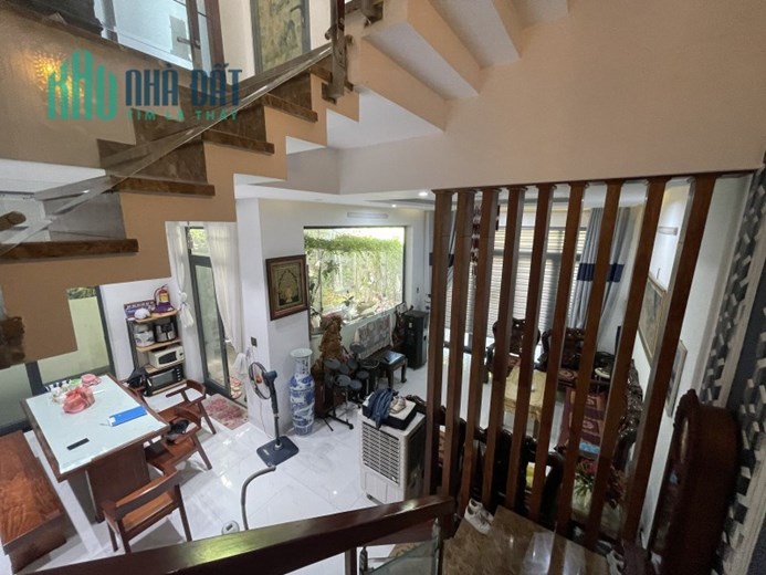 Biệt Thự Trung Tâm Đà Nẵng, đường 10.5m Sát Biển, 180m2, 24 tỷ TL