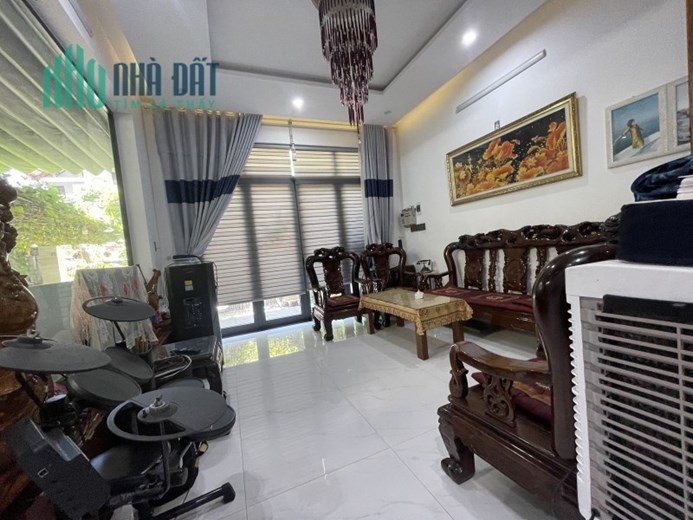 Biệt Thự Trung Tâm Đà Nẵng, đường 10.5m Sát Biển, 180m2, 24 tỷ TL