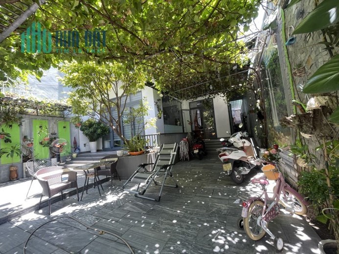 Biệt Thự Trung Tâm Đà Nẵng, đường 10.5m Sát Biển, 180m2, 24 tỷ TL