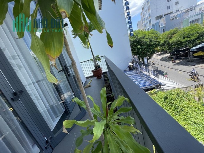 Biệt Thự Trung Tâm Đà Nẵng, đường 10.5m Sát Biển, 180m2, 24 tỷ TL