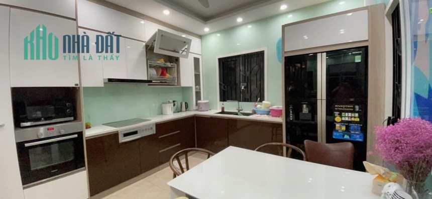 Bán nhà ngõ 78 Duy Tân, 50m2, 5 tầng, mt 4m, phân lô, ô tô tránh, kinh doanh cực đỉnh.