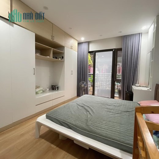 Bán nhà ngõ 78 Duy Tân, 50m2, 5 tầng, mt 4m, phân lô, ô tô tránh, kinh doanh cực đỉnh.