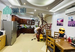 YÊN HÒA PHỐ - NHÀ ĐẸP Ở NGAY – GẦN PHỐ - NGÕ RỘNG THOÁNG - SÂN ĐỂ XE SIÊU RỘNG 
* 5T x 36m2, MT
