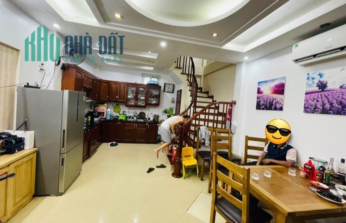 YÊN HÒA PHỐ - NHÀ ĐẸP Ở NGAY – GẦN PHỐ - NGÕ RỘNG THOÁNG - SÂN ĐỂ XE SIÊU RỘNG 
* 5T x 36m2, MT